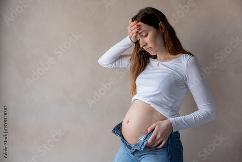 Canvas Print Woman with a surprised expression unable to button her pants