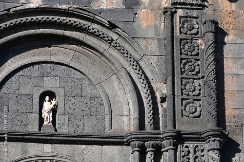 Quadro su tela Details of old artistic portal of the basilica of Santa Maria