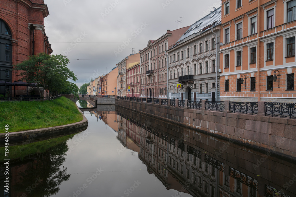 Fototapeta premium View of the Admiralty Canal embankment in front of the Park of Culture and Recreation on the island of New Holland on a summer day, St. Petersburg, Russia