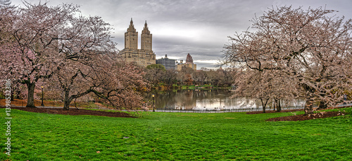 Obraz na płótnie Central Park, New York City at the lake w salonie