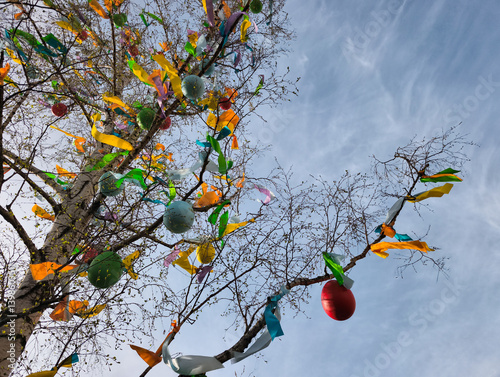 Obraz na płótnie Easter tree decorated with colorful eggs and ribbons in prague w salonie
