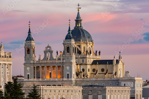 Obraz na płótnie La Almudena (Royal cathedral) at sunset in Madrid, Spain w salonie