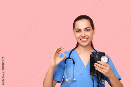 Portrait of female doctor w...