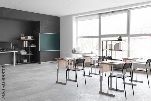 Modern empty classroom inte...