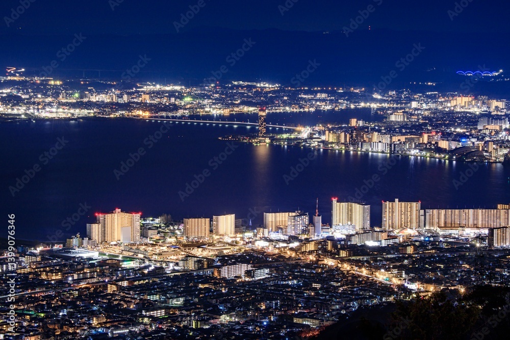 Fototapeta premium 【夜景100選】滋賀県、比叡山ドライブウェイ夢見が丘展望台から眺める大津市の夜景