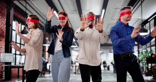 Obraz na płótnie Confused Businessman In A Red Blindfold Looking w salonie