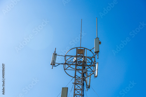 Obraz na płótnie Modern Communication Tower Against Clear Sky w salonie