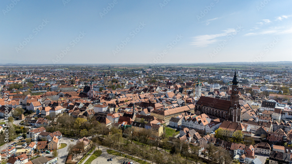 Straubing , Niederbayern, vom Volksfestplatz aus gesehen Straubing , Niederbayern, vom Volksfestplatz aus gesehen