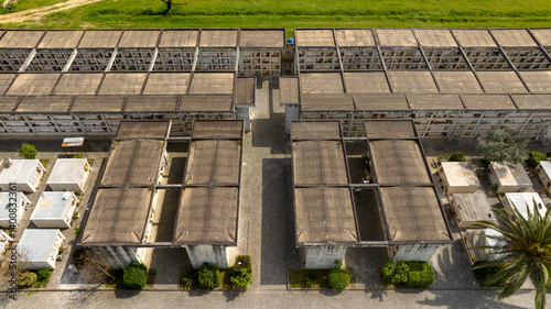 Obraz na płótnie Aerial view of an Italian cemetery. w salonie