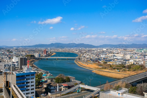 愛知県豊橋市 豊橋市役所、展望ロビーから見る豊川と街並み
