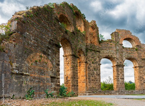 Obraz na płótnie Ruiny Rzymskiego Akweduktu w Aspendos - Turcja i w salonie