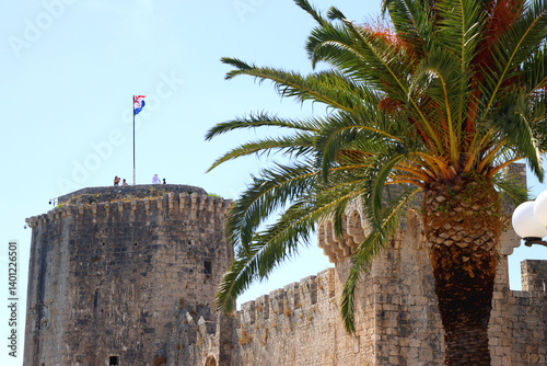 Obraz na płótnie Historical Kamerlengo Fortress in Trogir, Croatia and Croatian flag. w salonie