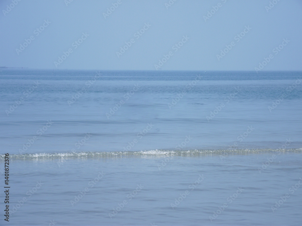 Obraz premium blue ocean waves in the sea.