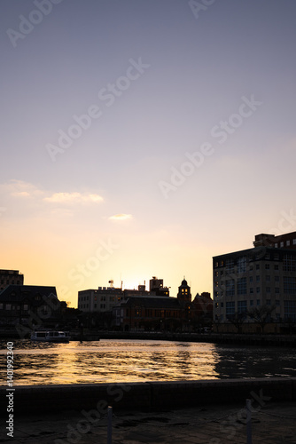 Obraz na płótnie 福岡県の観光地、門司港の夕景 門司港レトロ w salonie