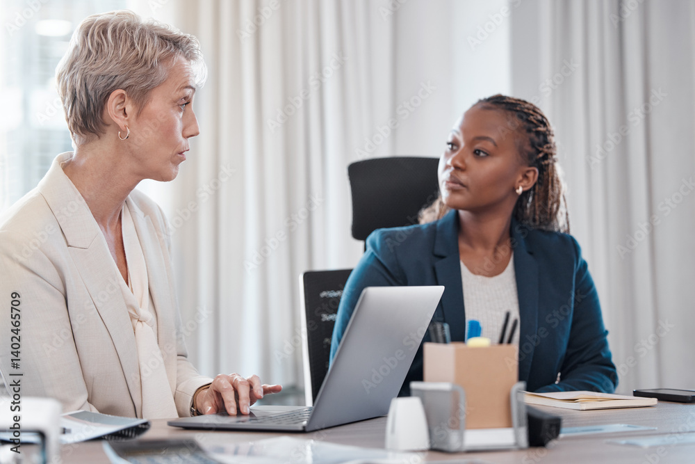 Obraz premium Businesswomen, laptop and meeting in office for review, employment or feedback as employees in hr management. Female people, technology and process for onboarding, promotion or staff in consultation