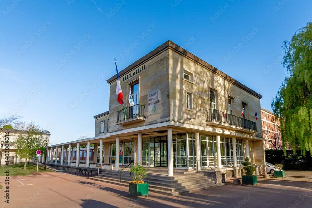 Obraz premium Vue extérieure de la mairie de Morangis, France, commune française située dans le département de l'Essonne, en région Ile-de-France
