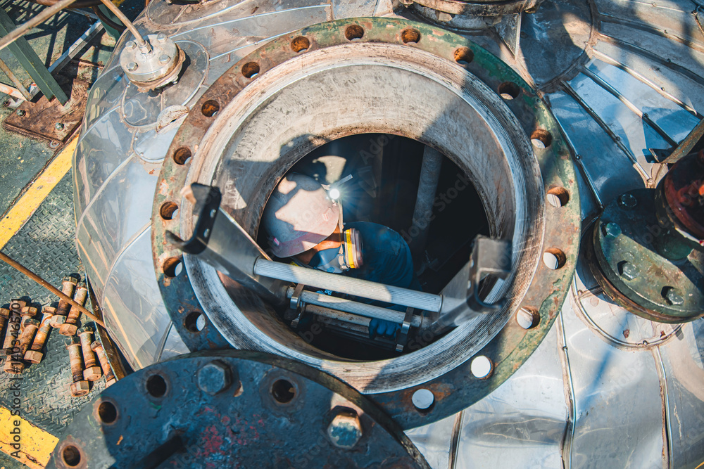 Male into work inspection process chemical into stairways chemical stainless tank