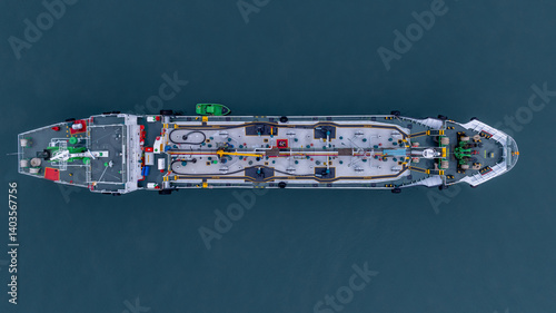 Obraz na płótnie Oil product tanker ship freight shipping oil and gas, Global business freight shipping import export logistic transportation oil product tanker ship, Sea freight oil product tanker ship. w salonie