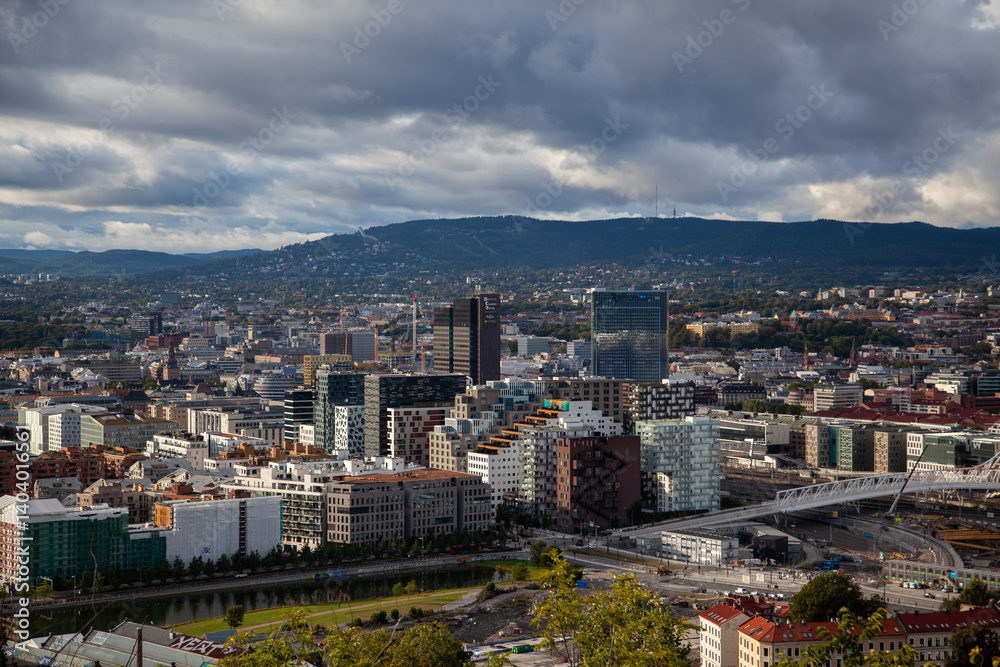 Obraz premium Oslo Cityscape Capturing Landmarks and Busy Streets
