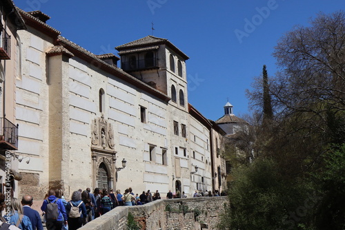 Obraz na płótnie Bâtiment typique, vue de l'extérieur, ville de Grenade, région d'Andalousie, Espagne w salonie
