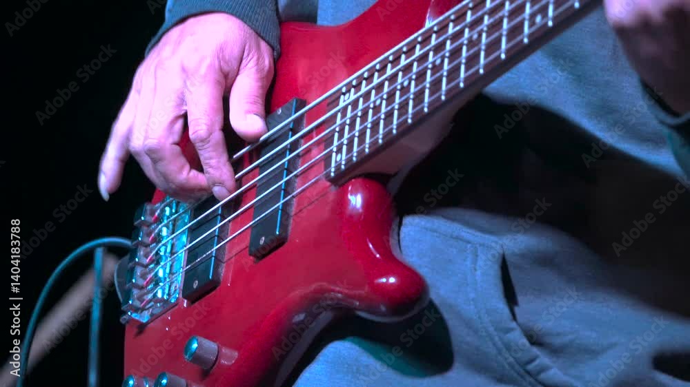 tocando el bajo banda de cumbia