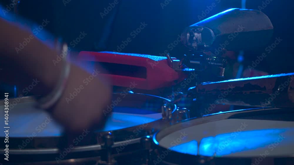 tocando timbales, timbaleta banda de cumbia