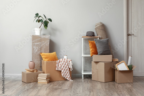 Obraz na płótnie Cardboard boxes with stuff near light wall in room on moving day w salonie