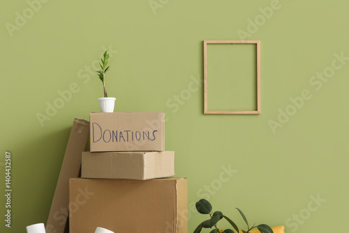 Obraz na płótnie Cardboard boxes for donations near green wall in room w salonie