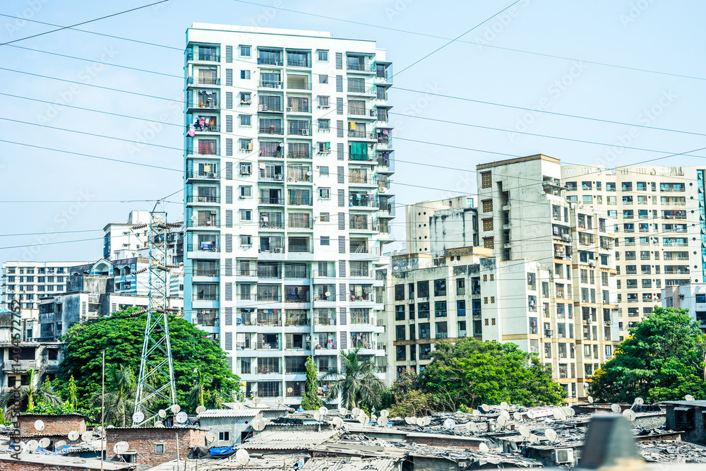 India, Maharashtra, Mumbai, a tall building in a city