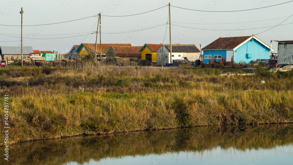 Matériel d'ostréiculture ey cabanes d'ostréiculteurs, sur l'île d'Oléron Matériel d'ostréiculture ey cabanes d'ostréiculteurs, sur l'île d'Oléron