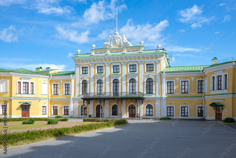 Obraz premium The facade of the building of the ancient Imperial travel Palace. Tver, Russia