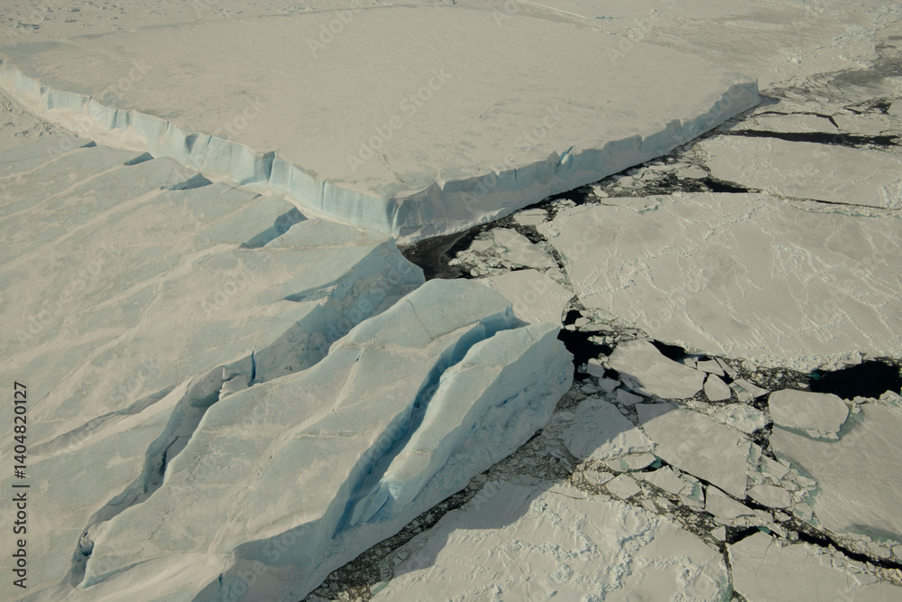 Fototapeta premium Beautiful view of icebergs Snow Hill, Antarctica