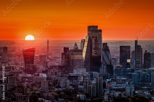 Obraz na płótnie Elevated view of a fiery sunset behind the urban skyline of the City of London, England w salonie