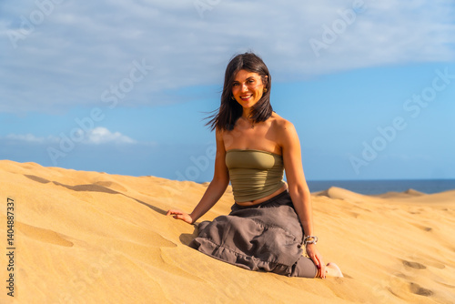 Obraz na płótnie Tourist enjoying relaxing sunny day at maspalomas dunes in gran canaria w salonie