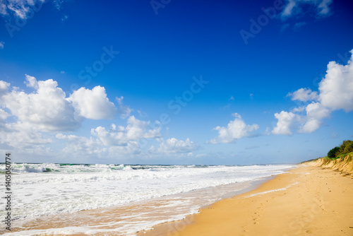 Wellen am Buddina Beach an der sunshine Coast in Australien