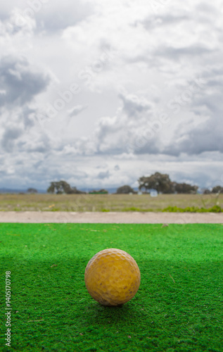 Obraz na płótnie Golf beginners fairway for practicing swing and driving range w salonie