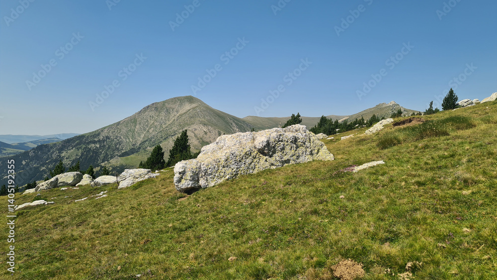 Rochers curieux aux Esquerdes de Rotjà (massif du Canigó) Rochers curieux aux Esquerdes de Rotjà (massif du Canigó)
