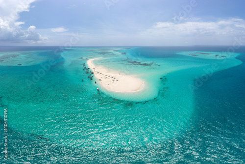 Obraz na płótnie Tourists enjoy the tropical sandbar of Nakupenda Beach, Zanzibar, Tanzania.. w salonie