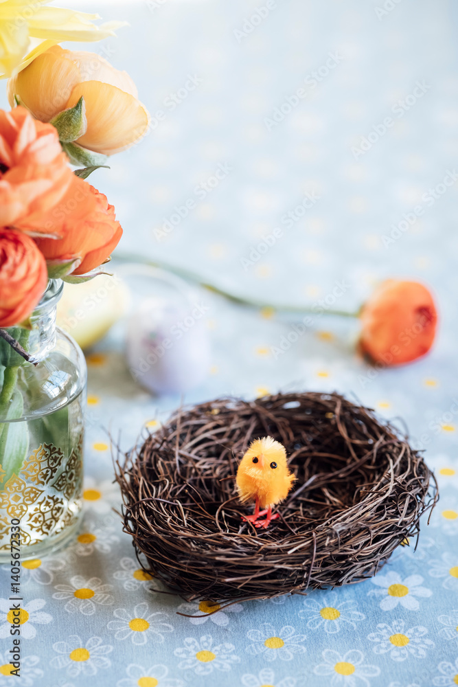 Décoration pour les fêtes de Pâques avec un mini poussin adorable