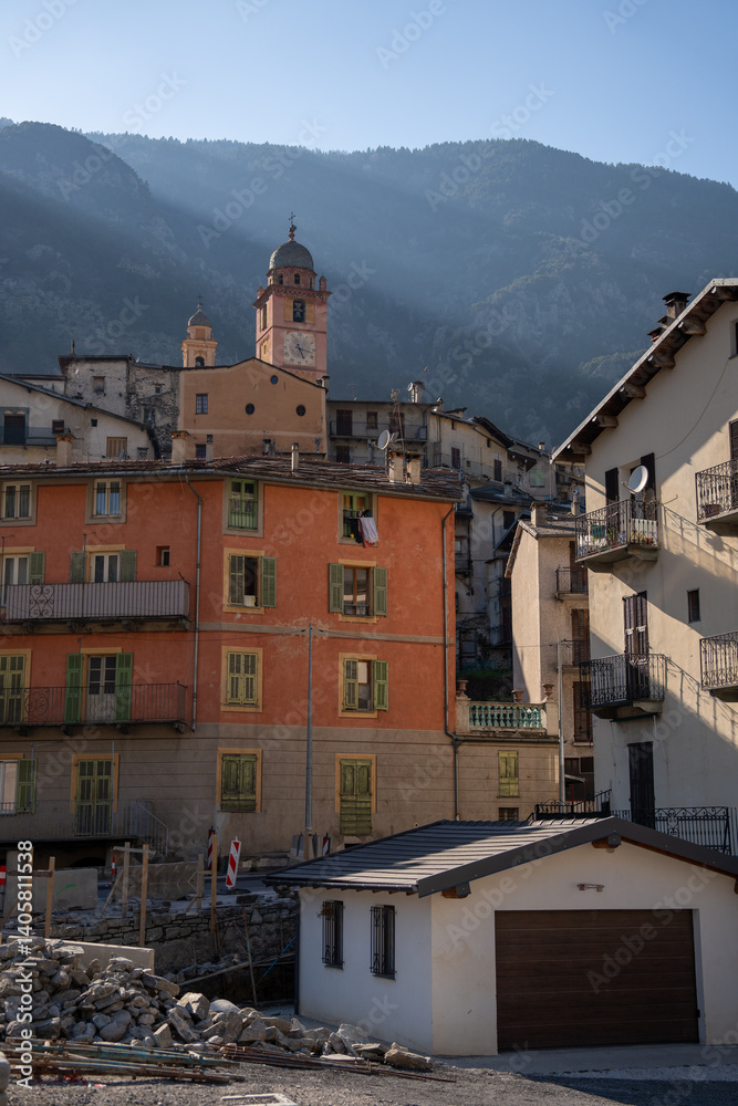 Obraz premium The Charming Streets of Tende Village: A Picturesque Setting in the Roya Valley, South of France