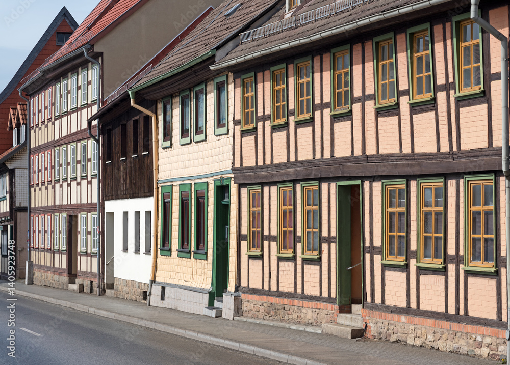Fototapeta premium Fachwerkhäuser in der historischen Altstadt von Wernigerode im Harz