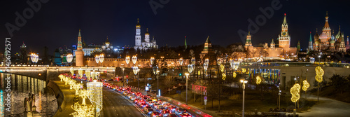 Obraz na płótnie Moscow, Russia. Beautiful evening panorama of the historical center of Moscow. View of the Moscow Kremlin, Ivan the Great Bell Tower and St. Basil's Cathedral. Beautiful street lighting. w salonie