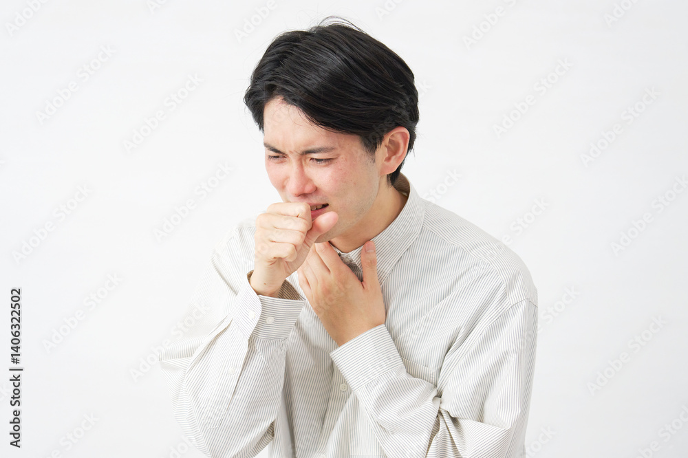 男性　咳　白背景