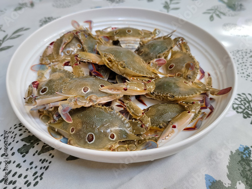 a plate of some raw sea crabs