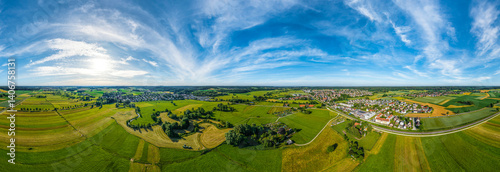 Obraz na płótnie Romantischer Sommerabend im schwäbischen Schmuttertal rund um Diedorf bei Augsburg w salonie