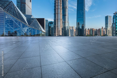 Obraz na płótnie Empty square floor and cityscape with skyscraper background w salonie