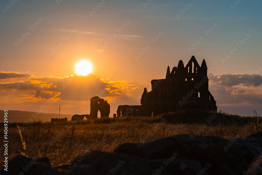 Obraz premium Whitby Abbey at sunset