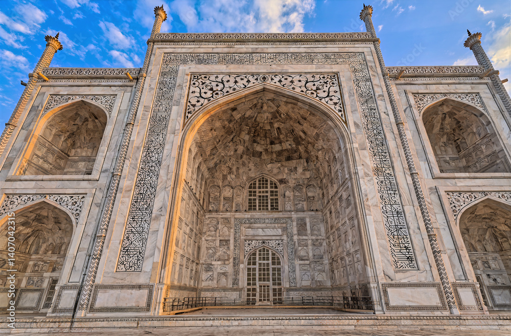 Obraz premium detail of taj mahal agra india
