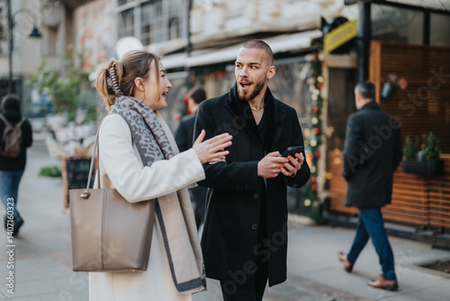 Φωτογραφία Two friends enjoy a meaningful conversation while strolling through a lively urban setting, showcasing connection and camaraderie