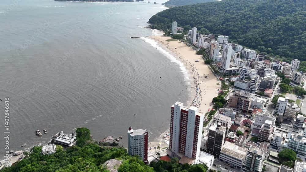 Uma imagem aérea do Litoral Paranaense, Praia Mansa de Caiobá, Matinhos, Paraná. 